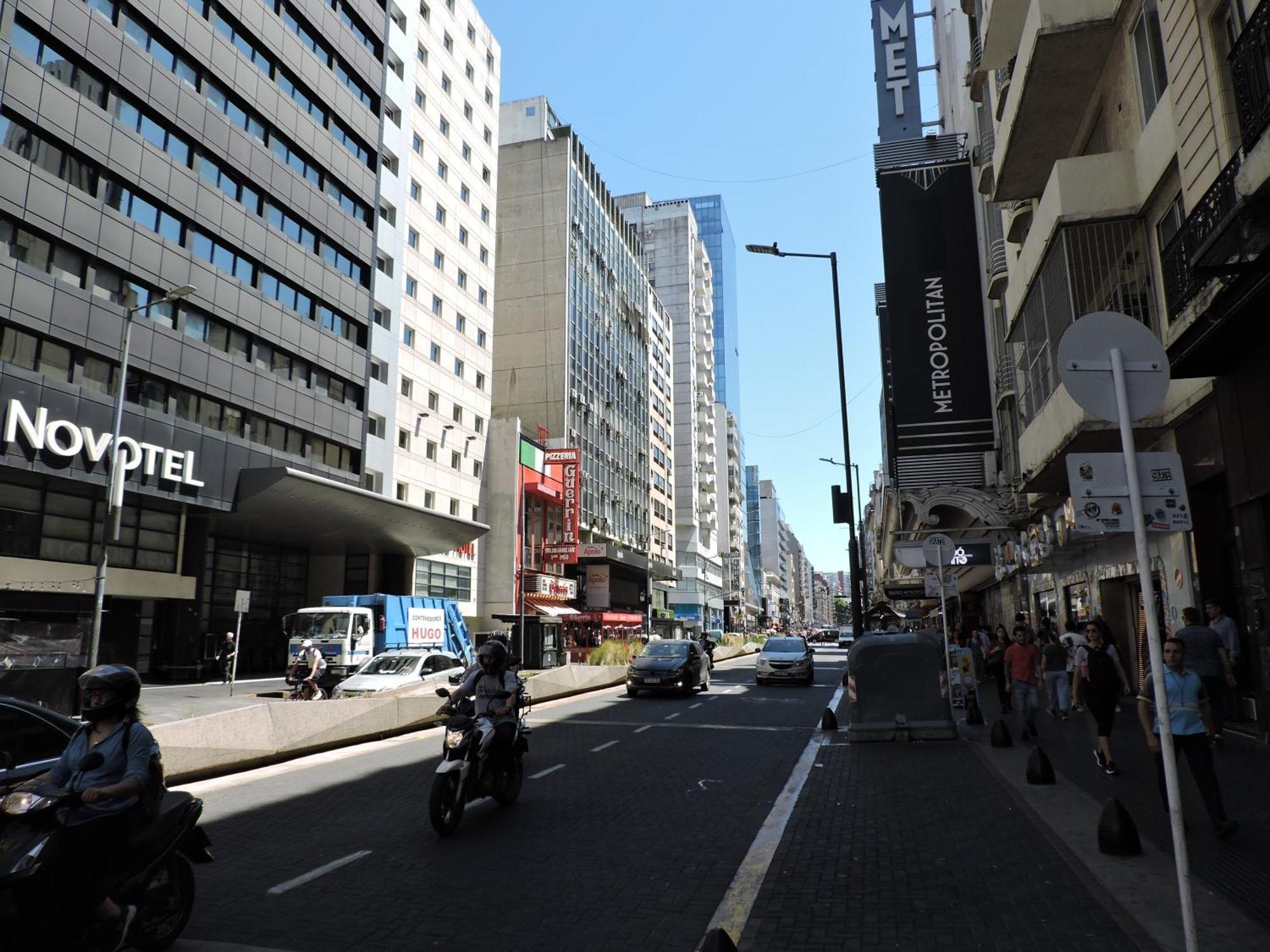 Апартаменти 4 Ventanales Sobre La Avenida Corrientes Буенос-Айрес Екстер'єр фото